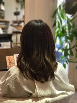 ミディアム 長尾 桃佳のヘアスタイル