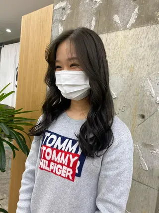 ロング カラー KVELL ユナのヘアスタイル