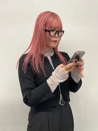 セミロング カラー オカモト ミユウのヘアスタイル