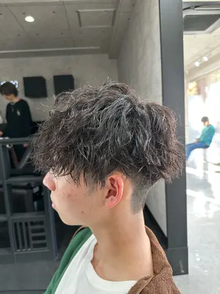 ショート パーマ メンズ ユウ🪄 パーマ指名No1のヘアスタイル