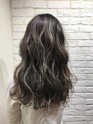 ロング カラー UMEDA FIGAROのヘアスタイル