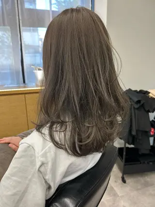 セミロング カラー Emitas.　井上 真奈美のヘアスタイル