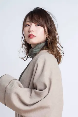 セミロング 福井 茉菜美のヘアスタイル