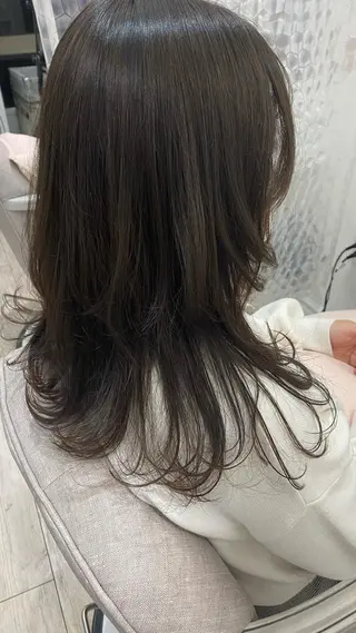 セミロング カラー 髪質改善サロン🫧 戎谷栞菜のヘアスタイル