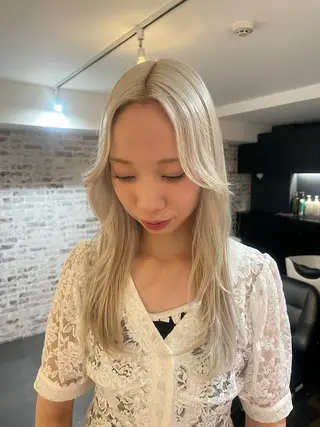 ロング 広島:ミルキーカラー tsumaのヘアスタイル