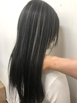 ミディアム 艶髪/ハイトーン Sherryのヘアスタイル