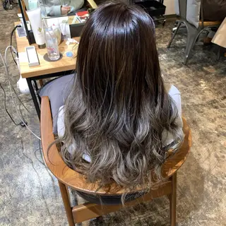 ロング カラー UMEDA FIGAROのヘアスタイル