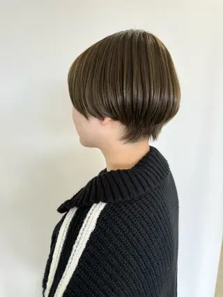 ショート カラー 陰山 友咲のヘアスタイル