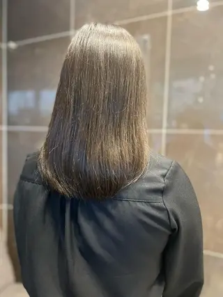 セミロング カラー 黒田 愛梨のヘアスタイル