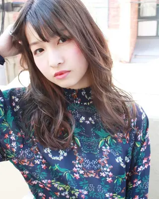 ミディアム カラー パーマ tuuli トゥーリのヘアスタイル