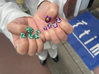ネイル はばすみれ🎀ﾈｲﾙ 光ﾌｪｲｼｬﾙ ﾍｱのネイルデザイン