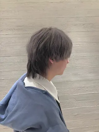 ショート カラー サキ🤍ハイトーン 🩰くびれ巻きヘアのヘアスタイル