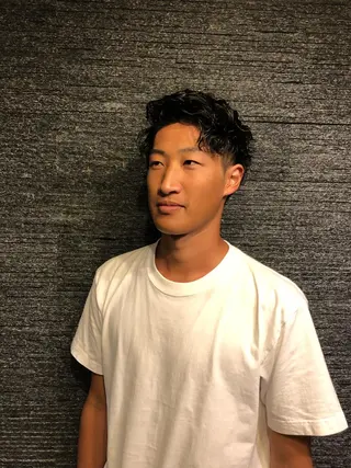 ミディアム パーマ メンズ 牧 颯斗のヘアスタイル