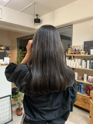 セミロング カラー 甲斐 もあのヘアスタイル