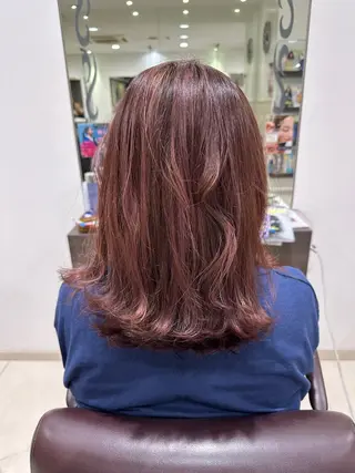 ミディアム レイヤー 艶々カラーのヘアスタイル