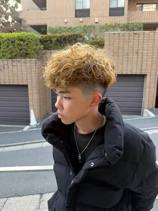 ミディアム パーマ メンズ 💈原宿指名No.1 センターパート💈のヘアスタイル