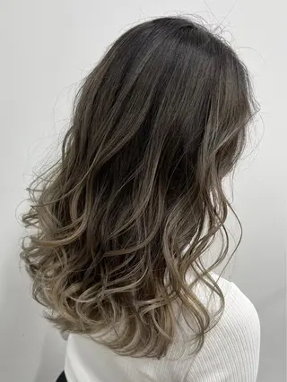 セミロング ✨透明感艶カラー YUKI✨のヘアスタイル
