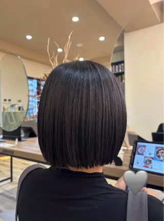 ショート カラー レイヤー✂︎ぷつボブ 艶カラー🤍noaのヘアスタイル