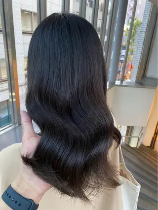 ロング カラー 廣瀬 奈緒のヘアスタイル