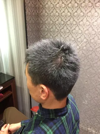 ショート メンズ ミヤザキ コージのヘアスタイル