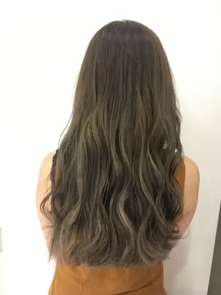 ロング カラー 野上 綾香のヘアスタイル