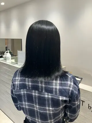 ミディアム カラー サキ🤍ハイトーン 🩰くびれ巻きヘアのヘアスタイル