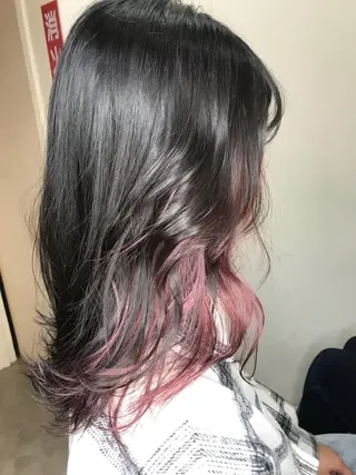 セミロング カラー ヘアアレンジ ネイル mana 暖色カラーカットのヘアスタイル