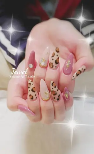 ネイル ＪＥＷＥＬ ＮＡＩＬのネイルデザイン