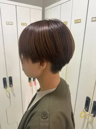 ショート レイヤー 艶々カラーのヘアスタイル