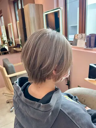 ショート カラー ·.⟡ 福田 彩乃 透明感カラー🪄🩵のヘアスタイル