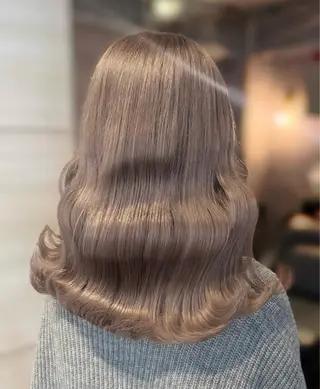 セミロング カラー パーマ ヘアアレンジ 🌱巴結生🌿大宮 ☁️ミルクティーのヘアスタイル