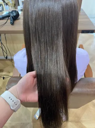 ロング 白髪ぼかしマイスター 🫧shuri🫧のヘアスタイル