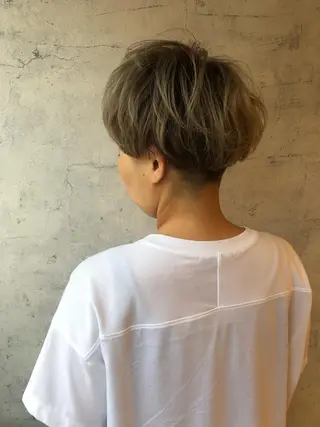 ショート カラー 平川 友希子のヘアスタイル