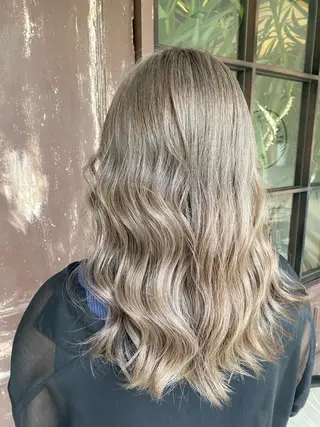 セミロング カラー 川越 輝梨奈のヘアスタイル