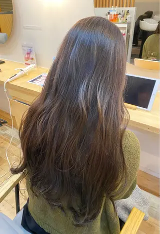 ロング カラー 艶カラー／ストレート かとうゆうき🍯のヘアスタイル