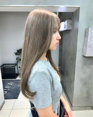 セミロング カラー ヘアアレンジ ボブ/透明感ベージュ 🫧クルミ🌟のヘアスタイル