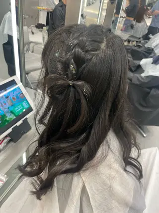 ヘアアレンジ ヘアセット🎀耳つぼ 👂💎MONAMIのヘアスタイル
