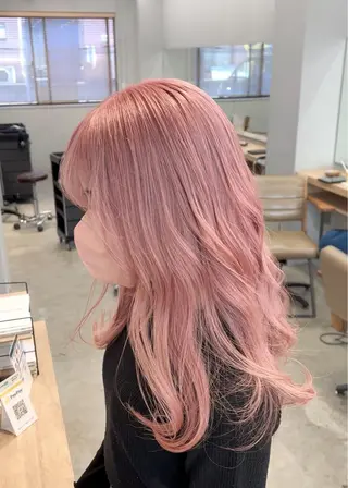 ロング カラー ブリーチ毛の縮毛矯正 ハイトーン/岡本智樹のヘアスタイル