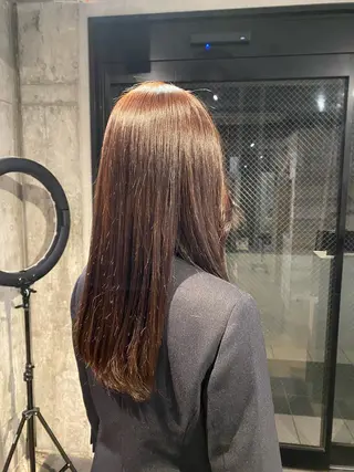 ロング ブリーチカラー/ブロ ンドレイヤーカットのヘアスタイル