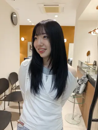 カラー yiye shioriのヘアスタイル