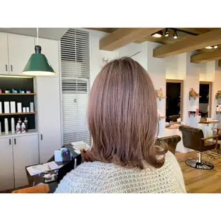セミロング カラー ツキダテ ユイのヘアスタイル