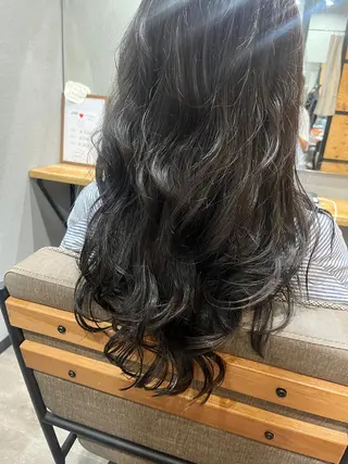 ロング カラー パーマ ヘアアレンジ メンズ キッズ ネイル マツエク・マツパ アイブロウ 久木原 ゆりのヘアスタイル