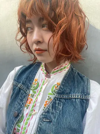 ミディアム カラー tomo🍒パーマ ハイトーン似合わせのヘアスタイル