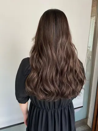 ロング カラー 白髪ぼかし バレイヤージュ志鎌のヘアスタイル