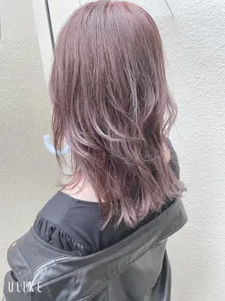 ミディアム シンプル 美容室のヘアスタイル