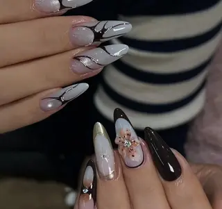 ネイル Pure&Rich Nailのネイルデザイン