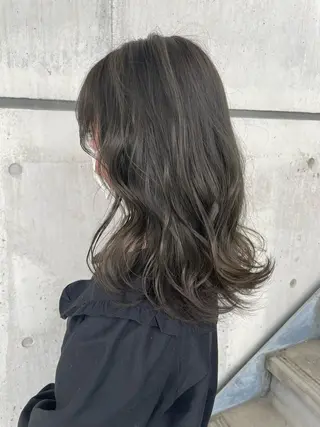 セミロング KAORU オリーブカラーのヘアスタイル