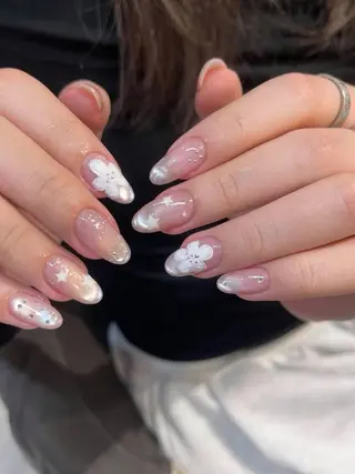 ネイル T.Lee Nail Lilyのネイルデザイン