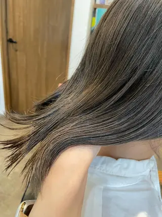 セミロング ブリーチなしベージュ カラー佐藤華厘のヘアスタイル