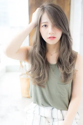 ロング おしゃれ染めで白髪を 染める/山口玲緒奈のヘアスタイル